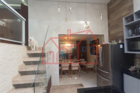 Foto 12 de SOBRADO À VENDA NO PARQUE RESIDENCIAL ORATÓRIO / SÃO LUCAS – PORTEIRA FECHADA, TERRAÇO COM JACUZZI E GARAGEM AMPLA
